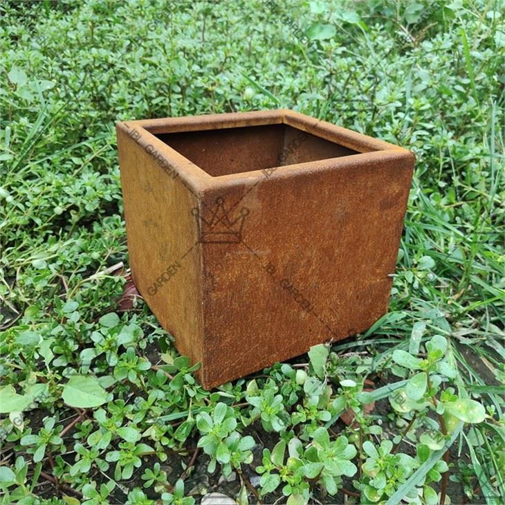30 Inch Diameter Planters