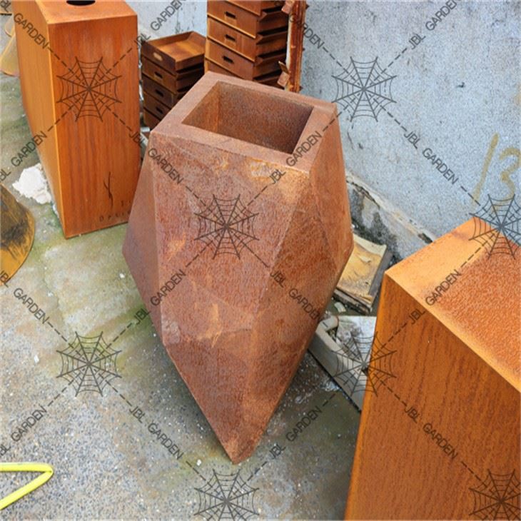 بڑے آؤٹ ڈور پلانٹر برائے فروخت