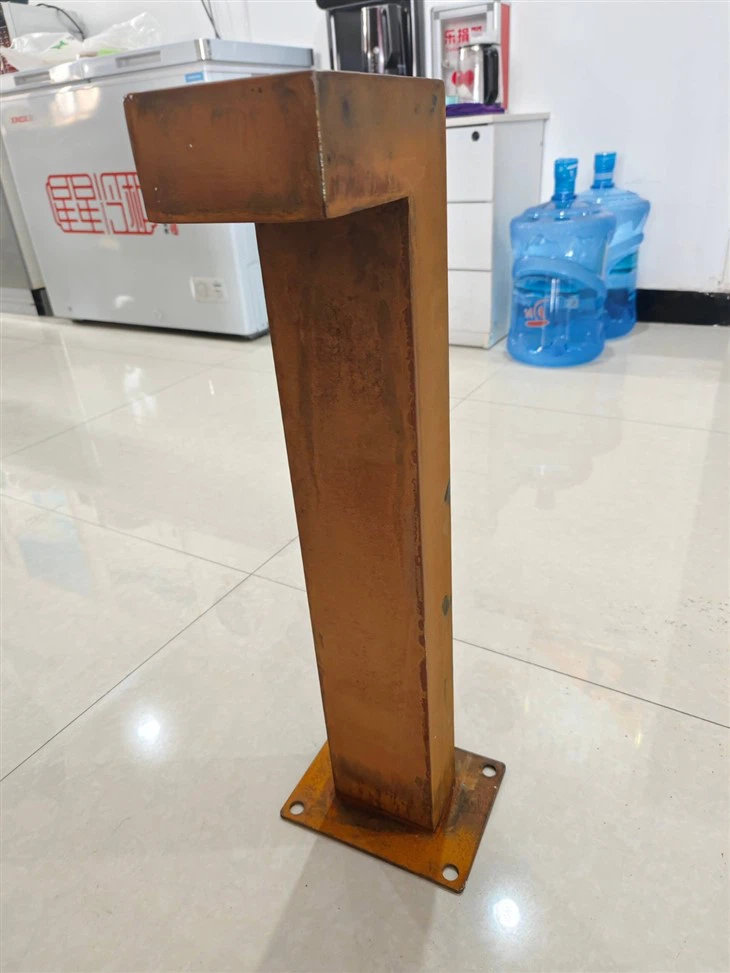 Wind-Resistant And Dust-Proof Lamp Post, Lighting Up Outdoor Spaces.